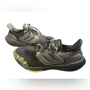 Adidas Men’s Ultraboost 22 Running shoes